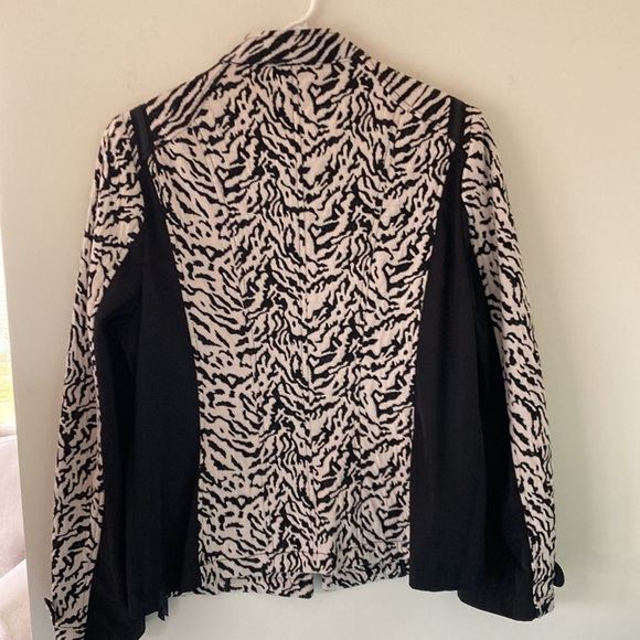 Chico’s animal print stretchy jacket - Picture 5 of 11
